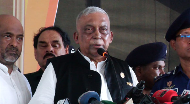 রাস্তা অবরোধ না করে আদালতে এসে কথা বলুন: আসাদুজ্জামান খাঁন